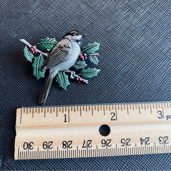 JJ Jonette Vintage Bird on Holly Branch Brooch - Picture 3 of 3